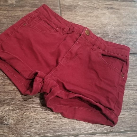 Red refuge jean shorts - Picture 3 of 3
